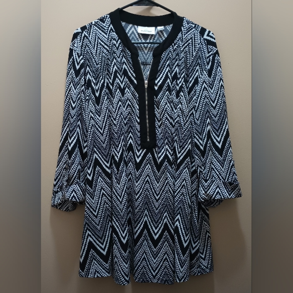 AVENUE BLACK WHITE GEO ZIG ZAG ZIPPER FRONT SHIRT TOP EUC SZ 26/28 3X